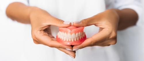 Precio de las dentaduras postizas en Syracuse, NY | Restaure su sonrisa de forma asequible